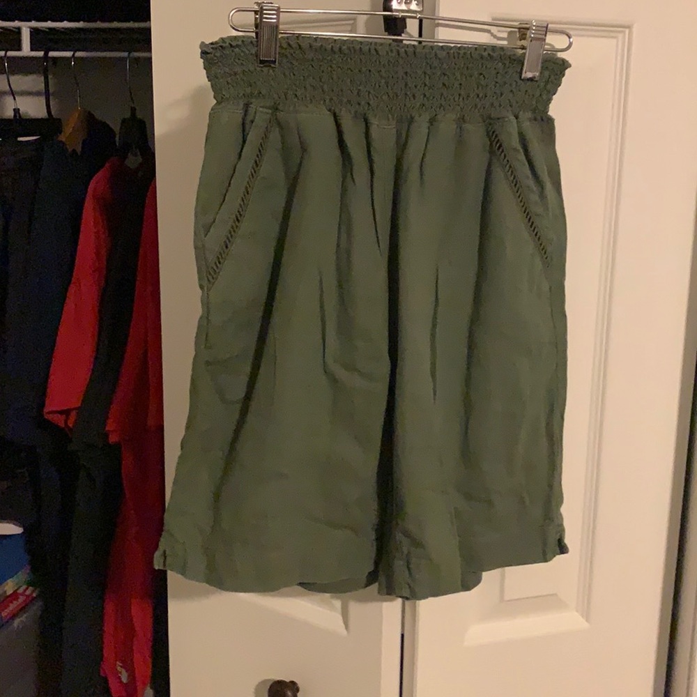 Ladies linen shorts